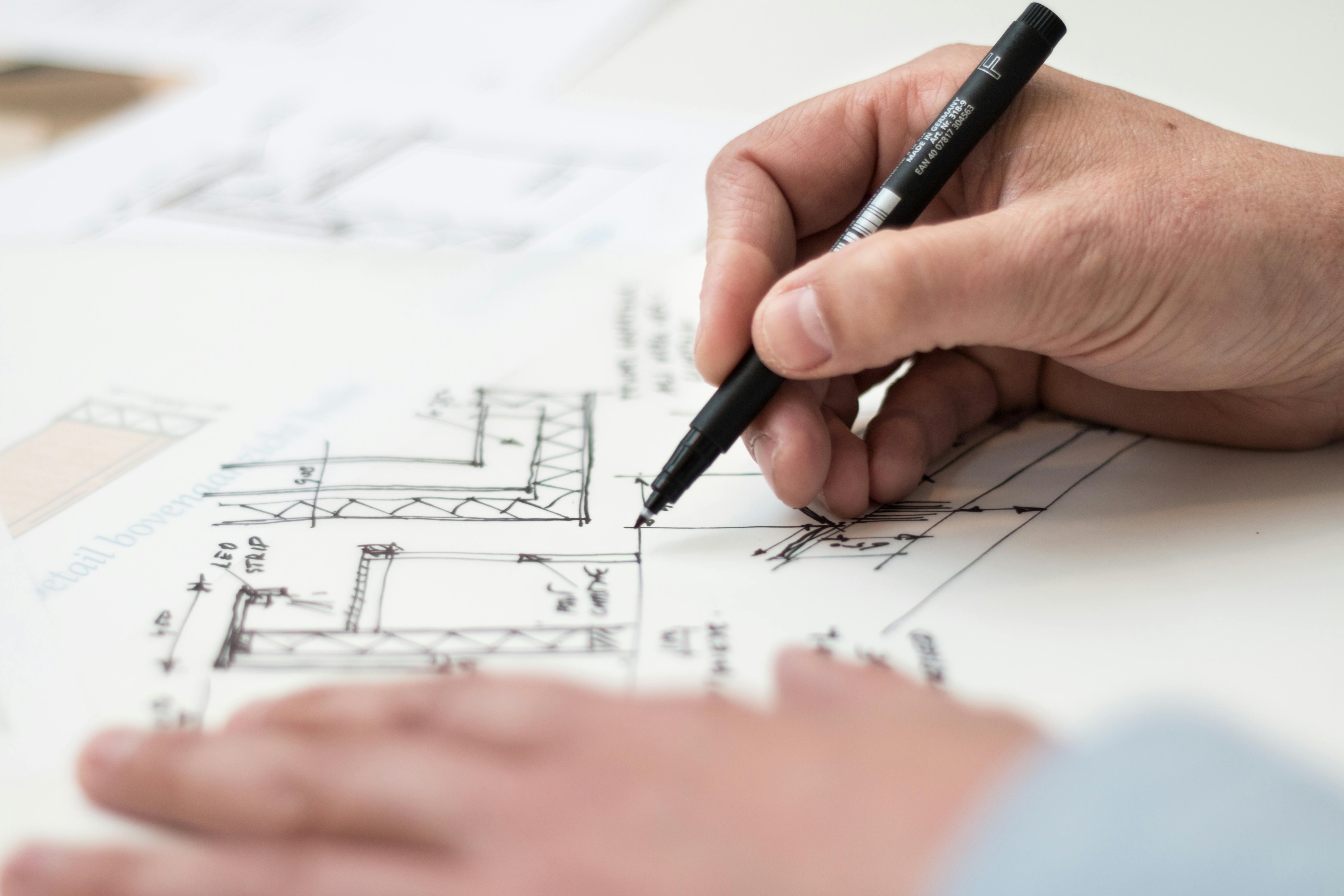 Architecte réalisant un audit avant acquisition