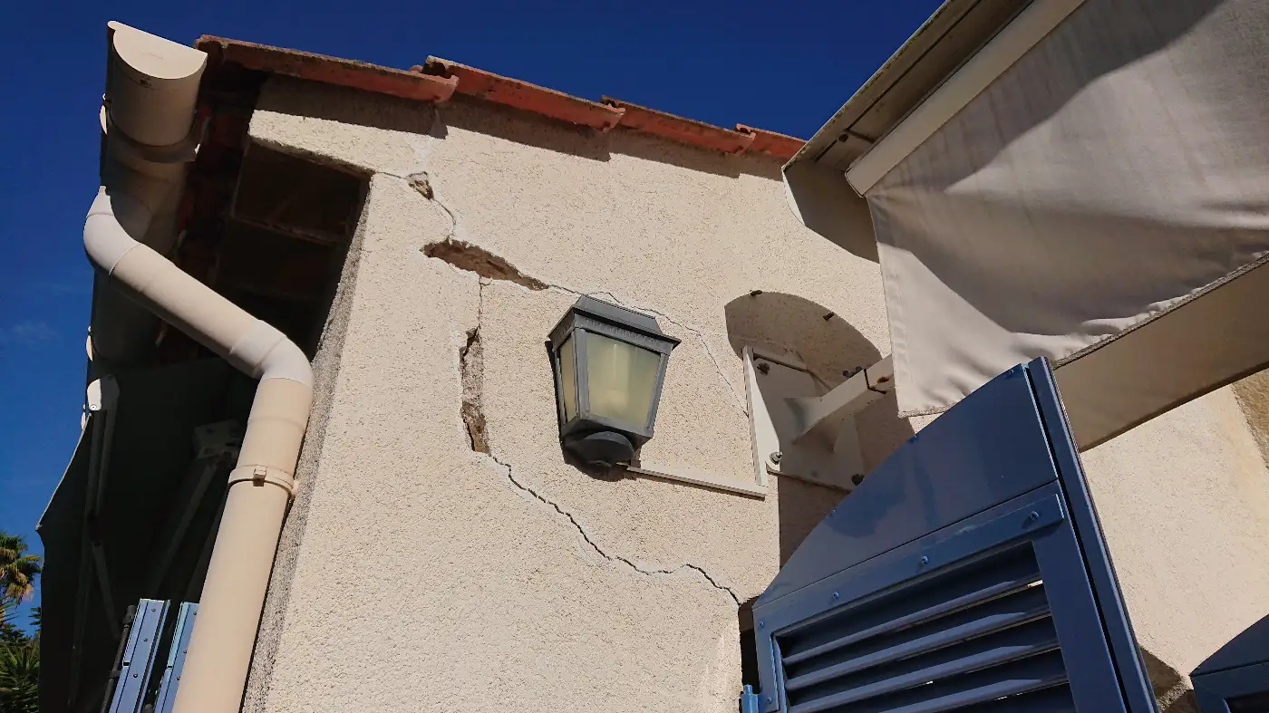 Expert fissures indépendant vs expert d'assurance : Ce que tout propriétaire en PACA doit savoir